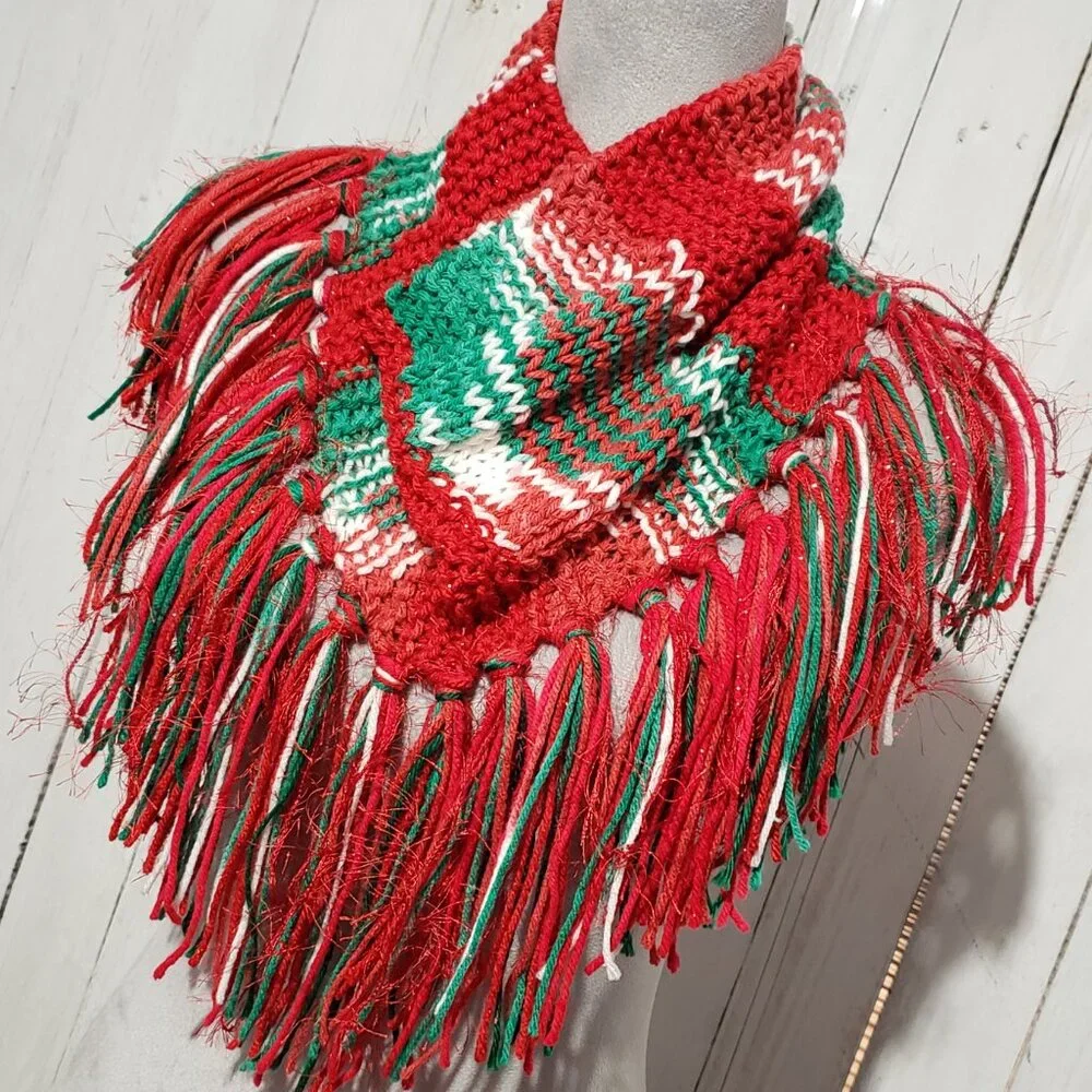 NEW‎ Hand Knitted Christmas Women's Boho Cowl Scarf Fringe Knit Red Green Party
